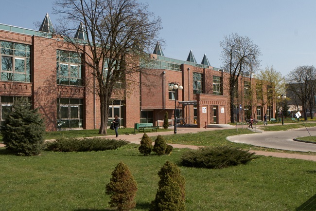 Zaawansowane laboratoria zintegrowanego sterowania wspierają edukację studentów w Katedrze Mikroelektroniki i Technik Informatycznych Politechniki Łódzkiej